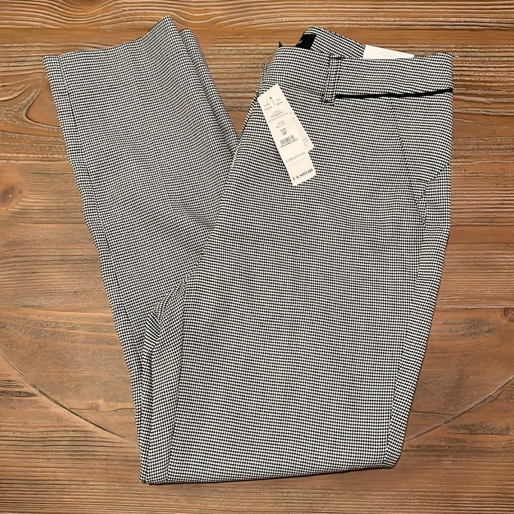 NWT Black/White White House Black Market, slim ankle trousers